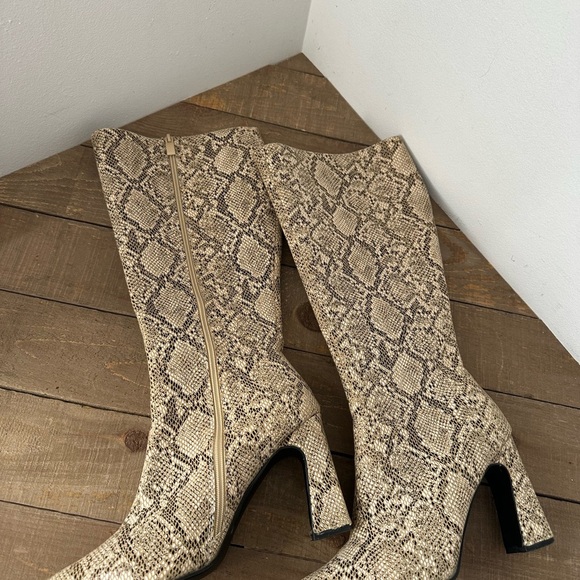 Snakeskin Embossed Chunky Heeled Classic Boots Zip Up Round Toe 10 - Picture 12 of 12